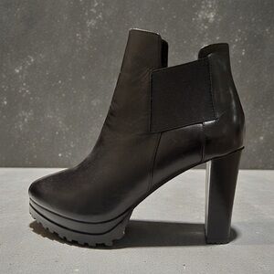 ALL SAINTS Dark Leather High Heel ankle Boots
Size 40. Like NEW!